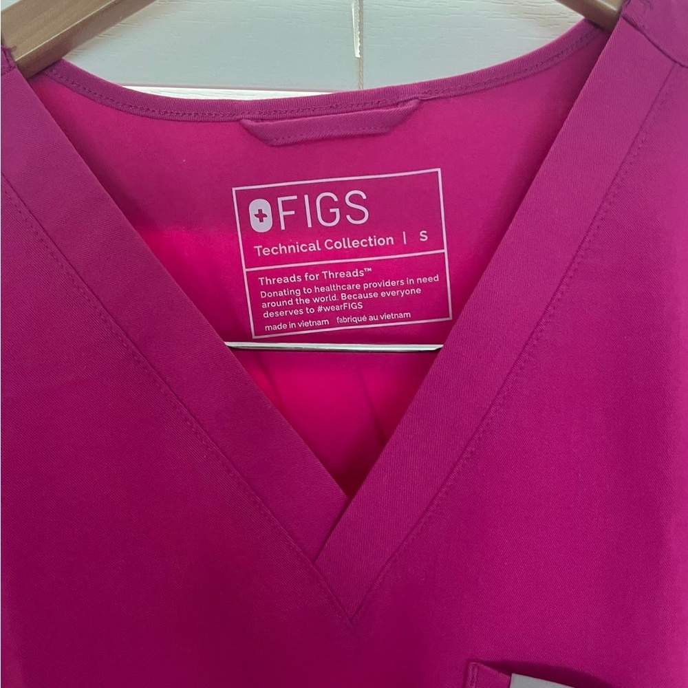 Figs Catarina Scrub Top, Raspberry - Picture 3 of 3
